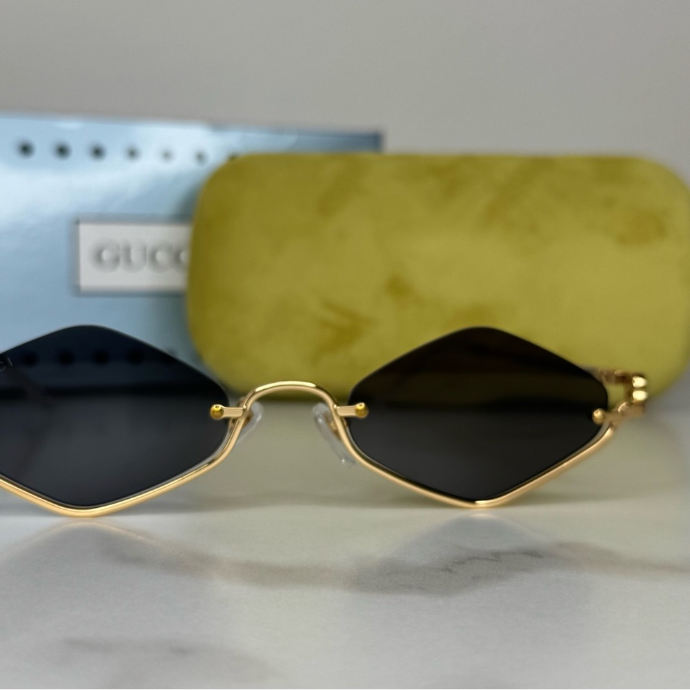 Gucci Women's Sunglasses with Gold Frame and Black Lenses